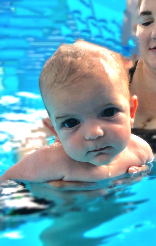 Dieťatko v bazéne